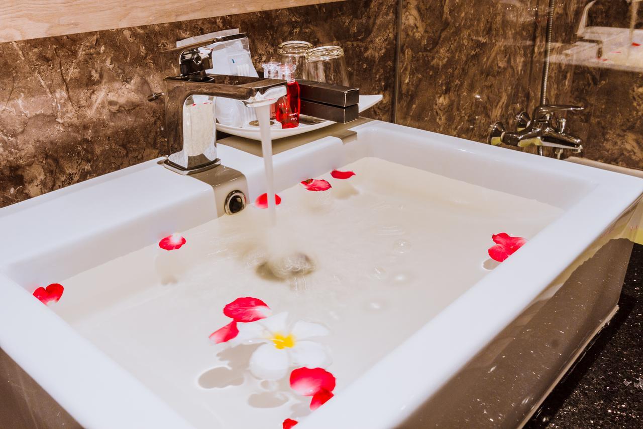 Airport Beach Hotel Phuket - Sha Extra Plus Nai Yang Beach Dış mekan fotoğraf